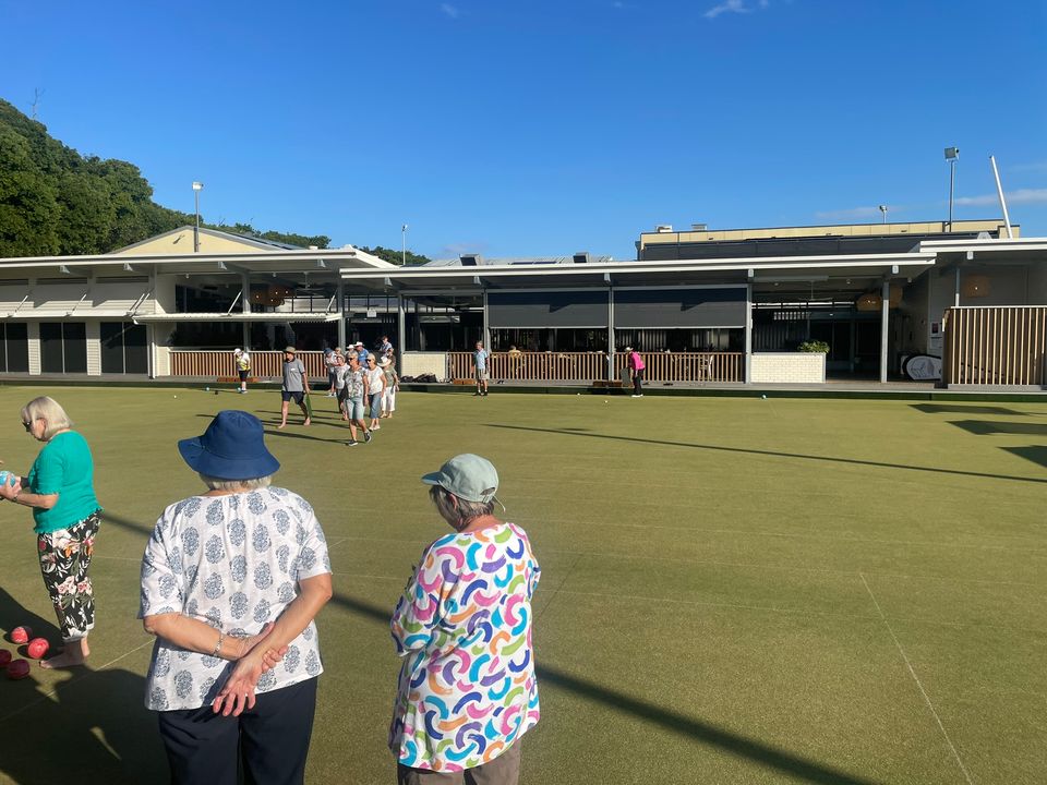 Featured image for “Friday bowls, drinks & nibbles with some close neighbours The Shoreline”