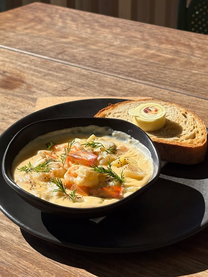 Featured image for “Green One Lunch Special – Seafood chowder with snapper, scallops & prawns served with toasted sourdough $23”